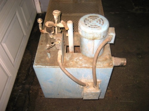 Sump Pump with Tank.