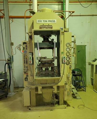 Bussman Simetag 220 ton powder compacting press