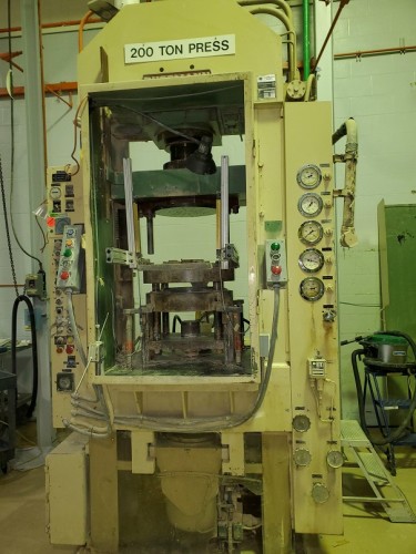 Bussman Simetag 220 ton powder compacting press