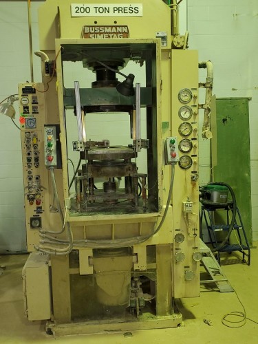Bussman Simetag 220 ton powder compacting press