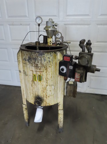 24 gallon Sta-Warm Jacketed Tank with Agitator