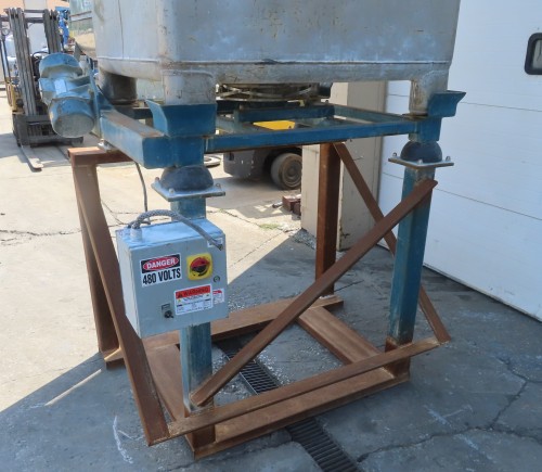 Vibratory Stand with 500 gallon stainless steel tote hopper