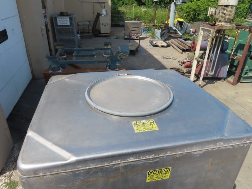 Vibratory Stand with 500 gallon stainless steel tote hopper