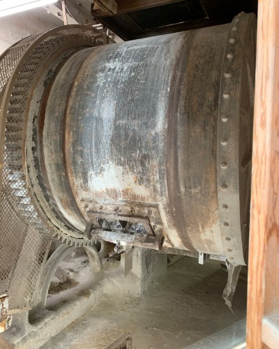 with dry discharge shroud