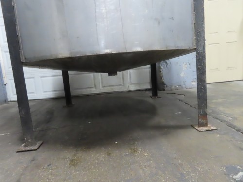 900 gallon stainless steel tank with cone bottom for sale