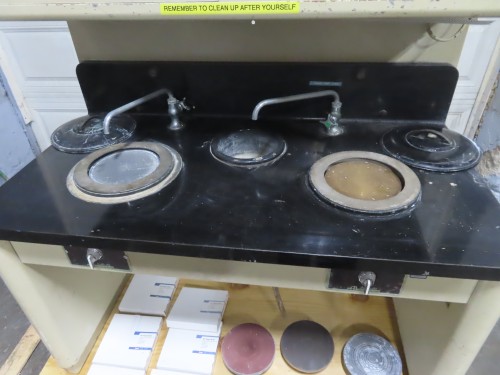 Buehler Polishing Table