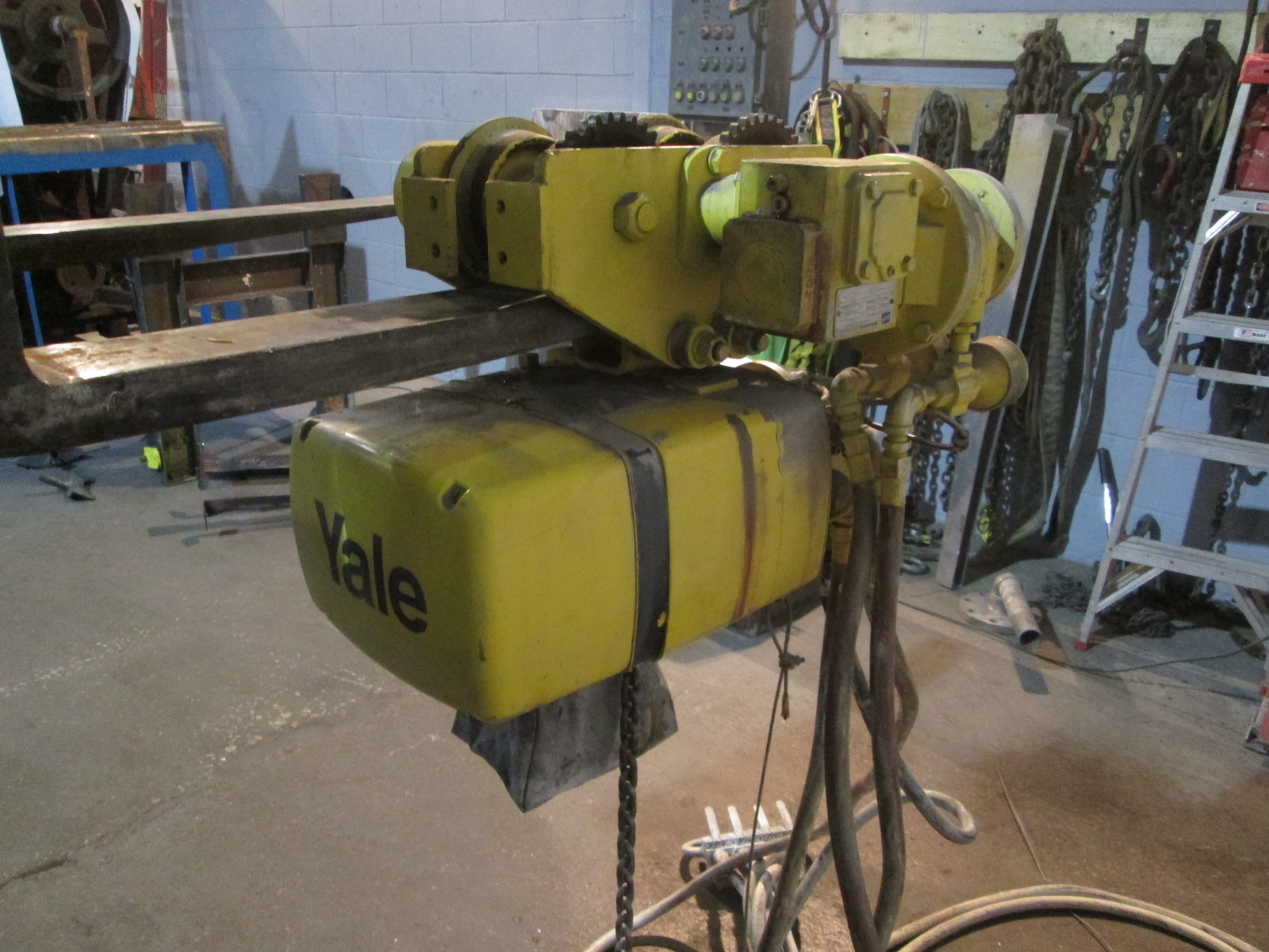 1 ton Yale Hoist