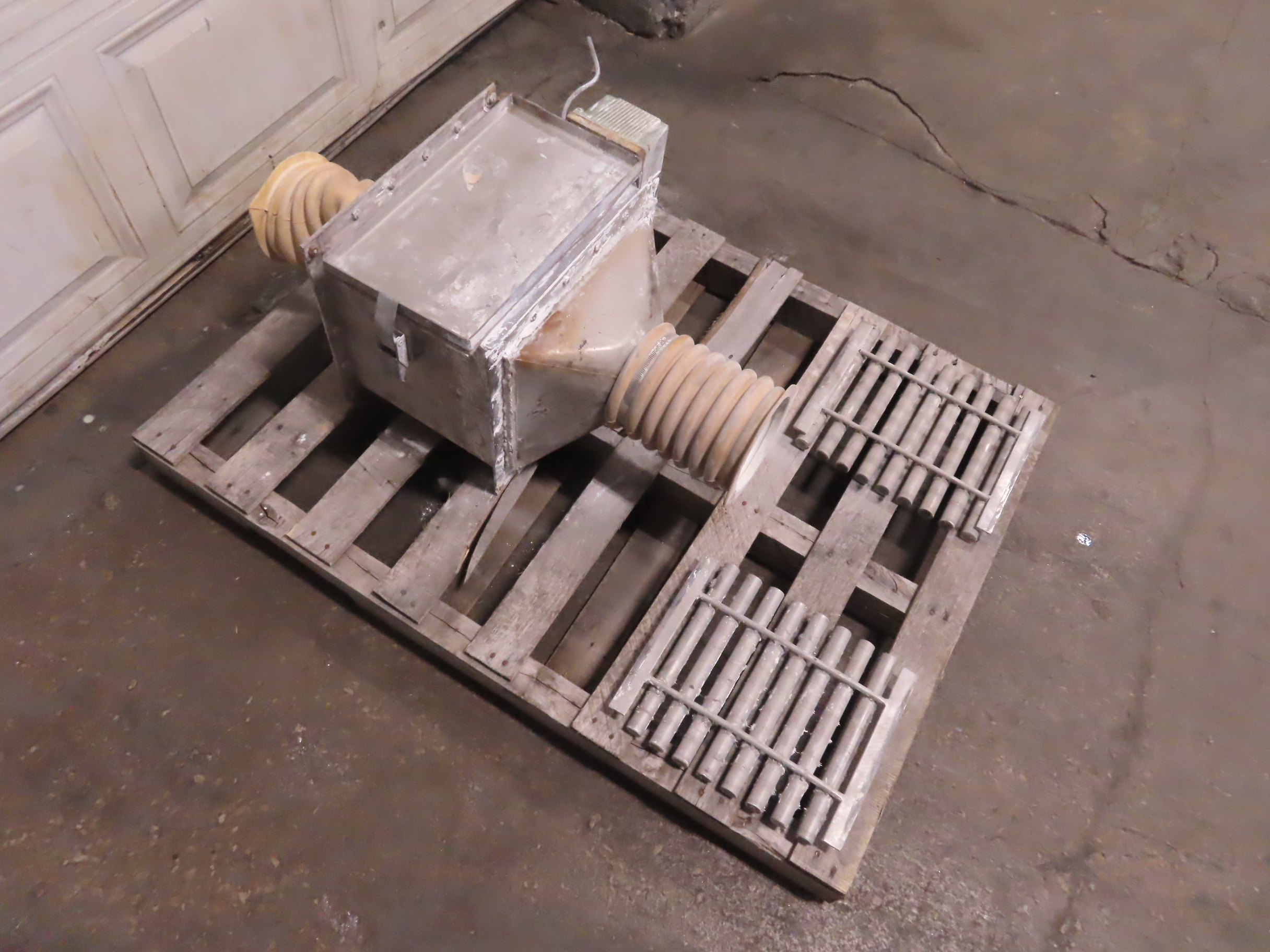 eriez-magnetics-grate-magnets-and-housing