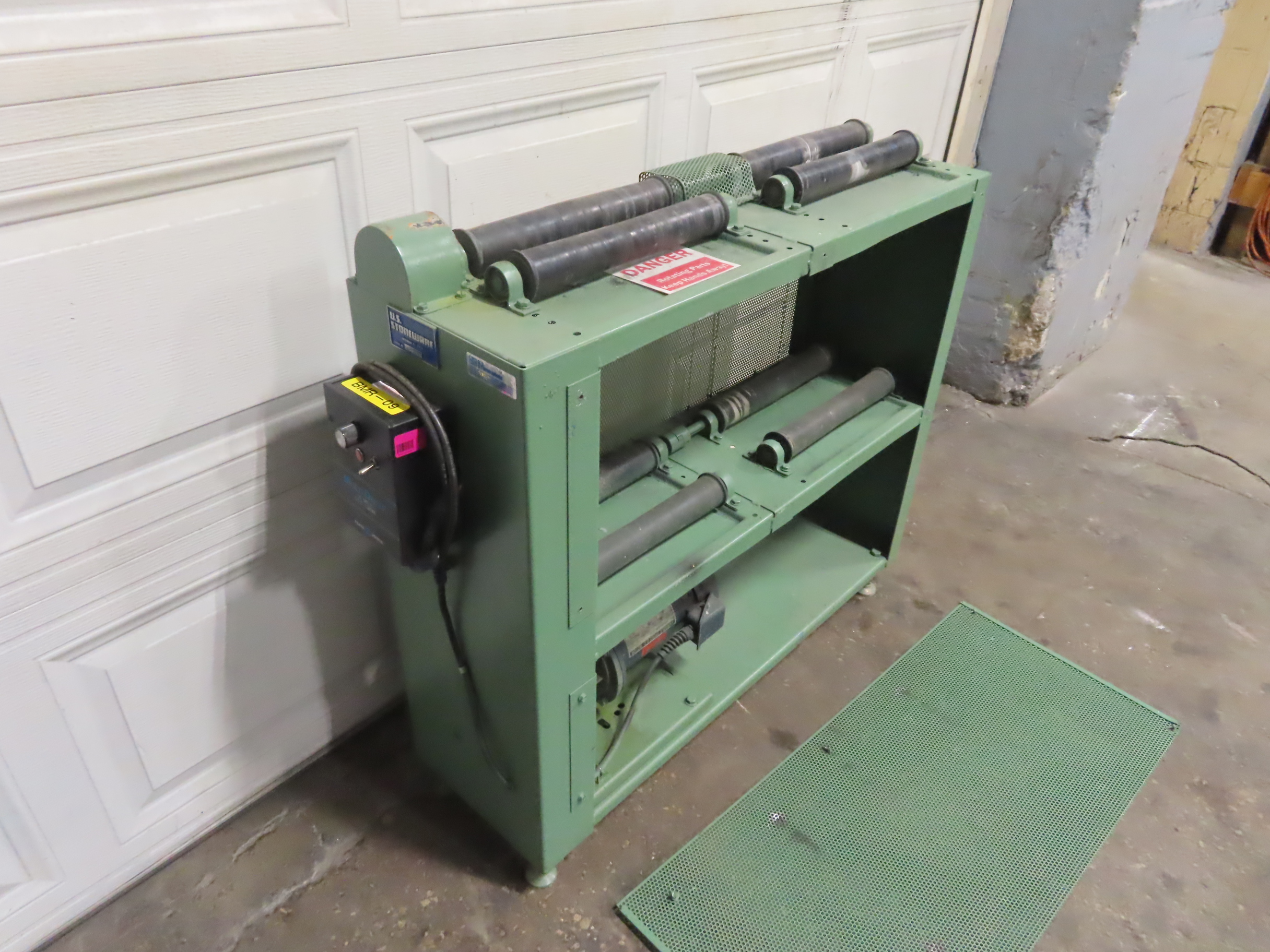 US Stoneware Jar Roller Mill, 2 tier, 4 jar capacity